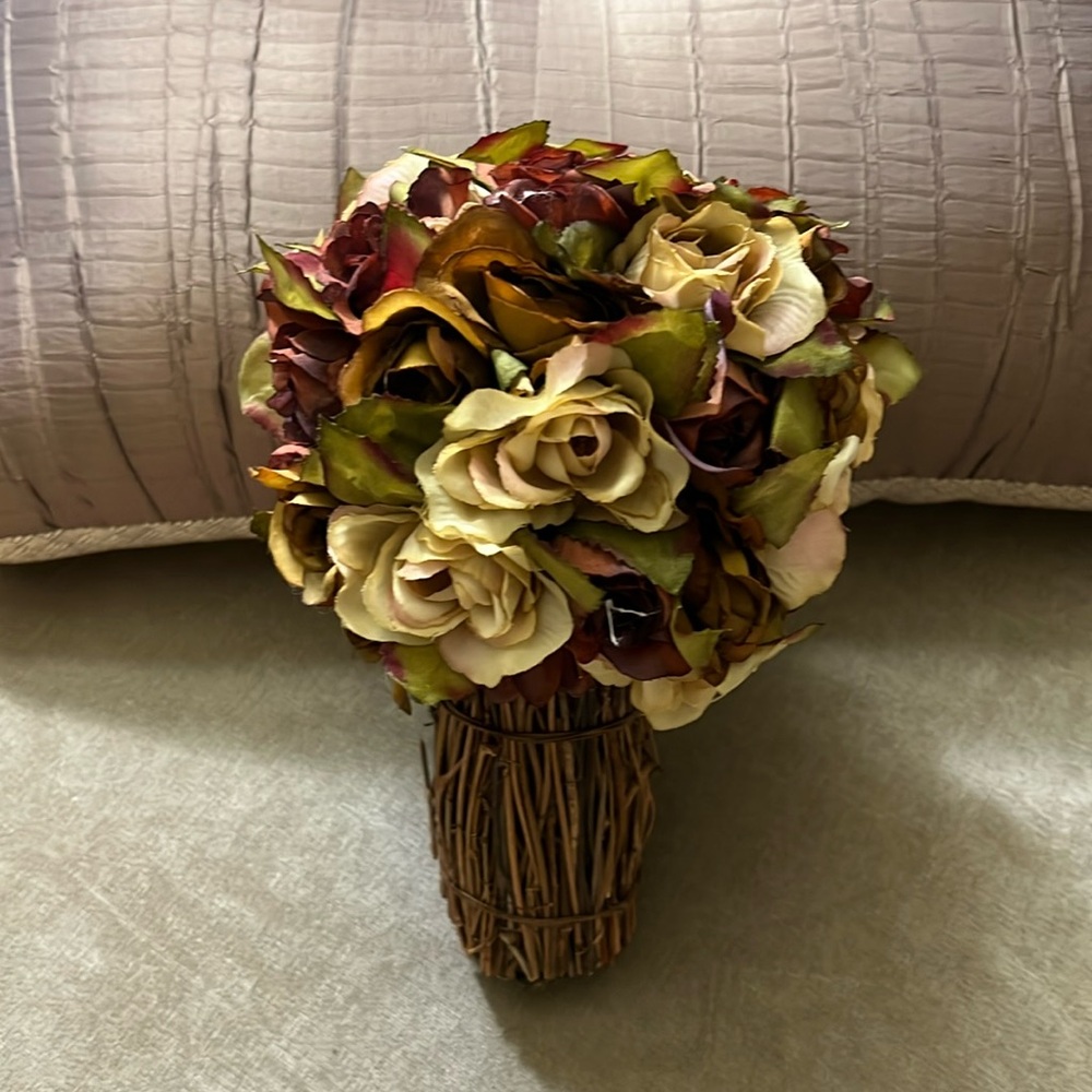 Dried flower arrangement
